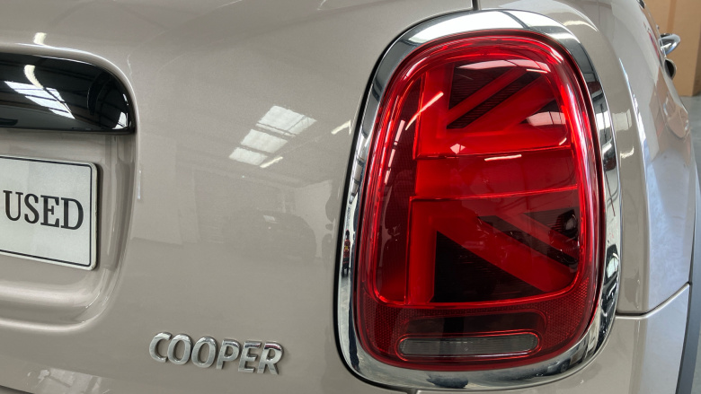 MINI Hatchback 1.5 Cooper Classic 5dr Auto Petrol Hatchback